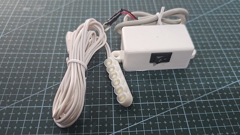 LUZ DE 6 LED MARCA LIANDA